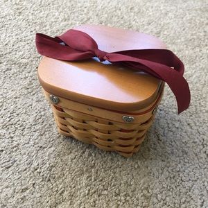 2002 Small Sweetest Gift Sweetheart Basket